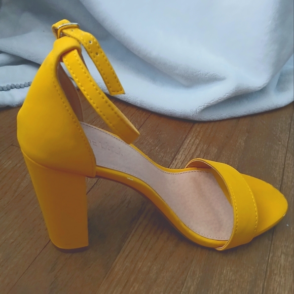 YELLOW HIGH HEELS BY SHOELALA WOMEN SZ 8.5 - Picture 1 of 1
